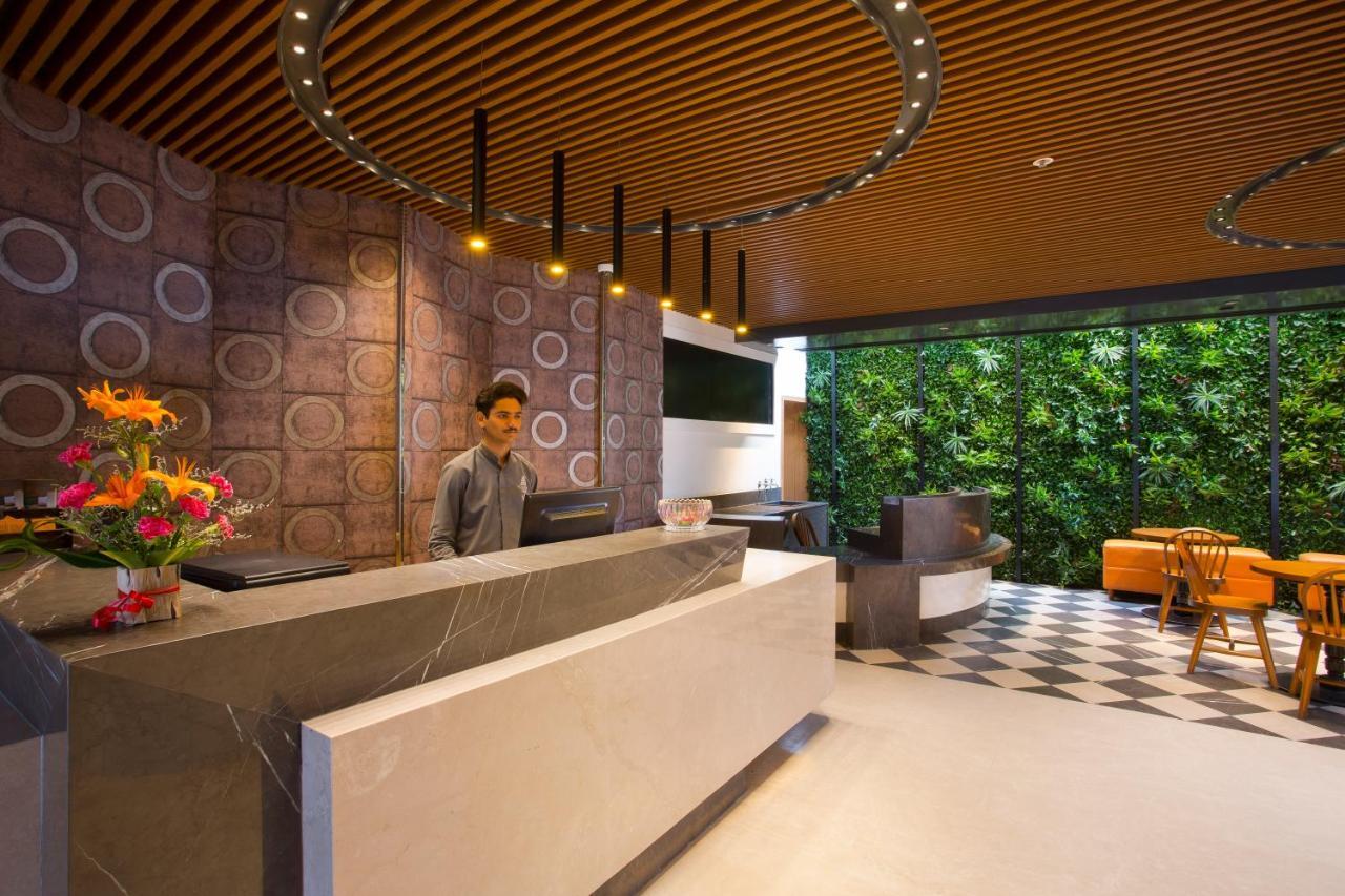 Hotel Fountain Tree By Tgi Bangalore Exterior foto